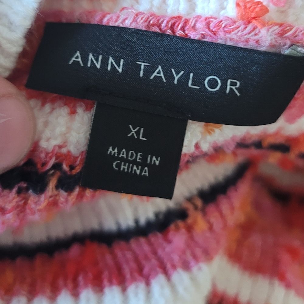 ANN TAYLOR Summer Knit Sleeveless Top - Picture 8 of 9